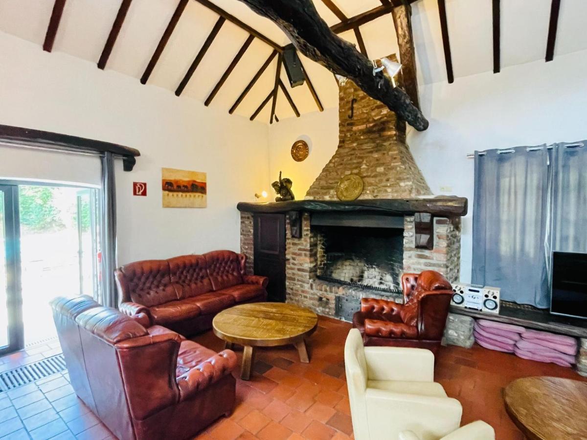 Magnificent Farmhouse In Sint Joost Kültér fotó