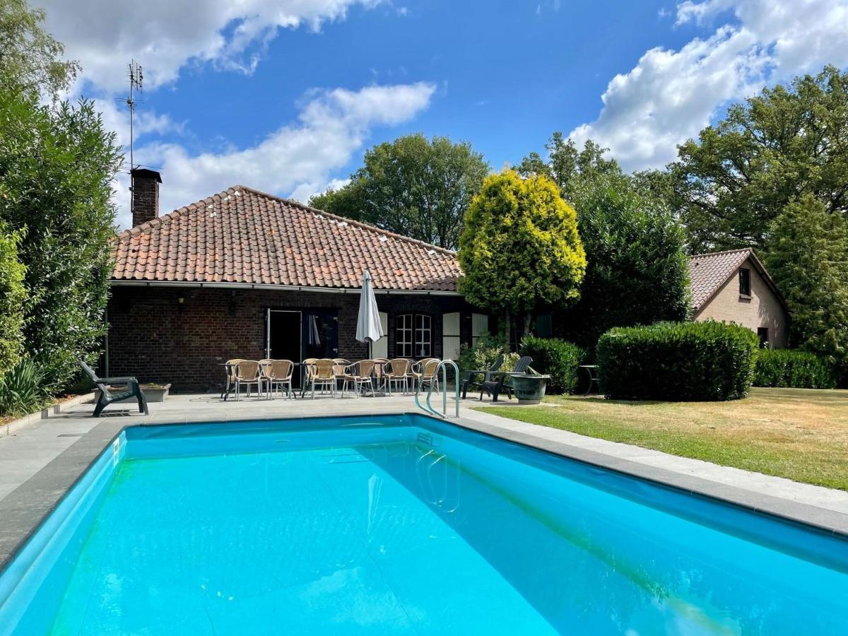 Magnificent Farmhouse In Sint Joost Kültér fotó